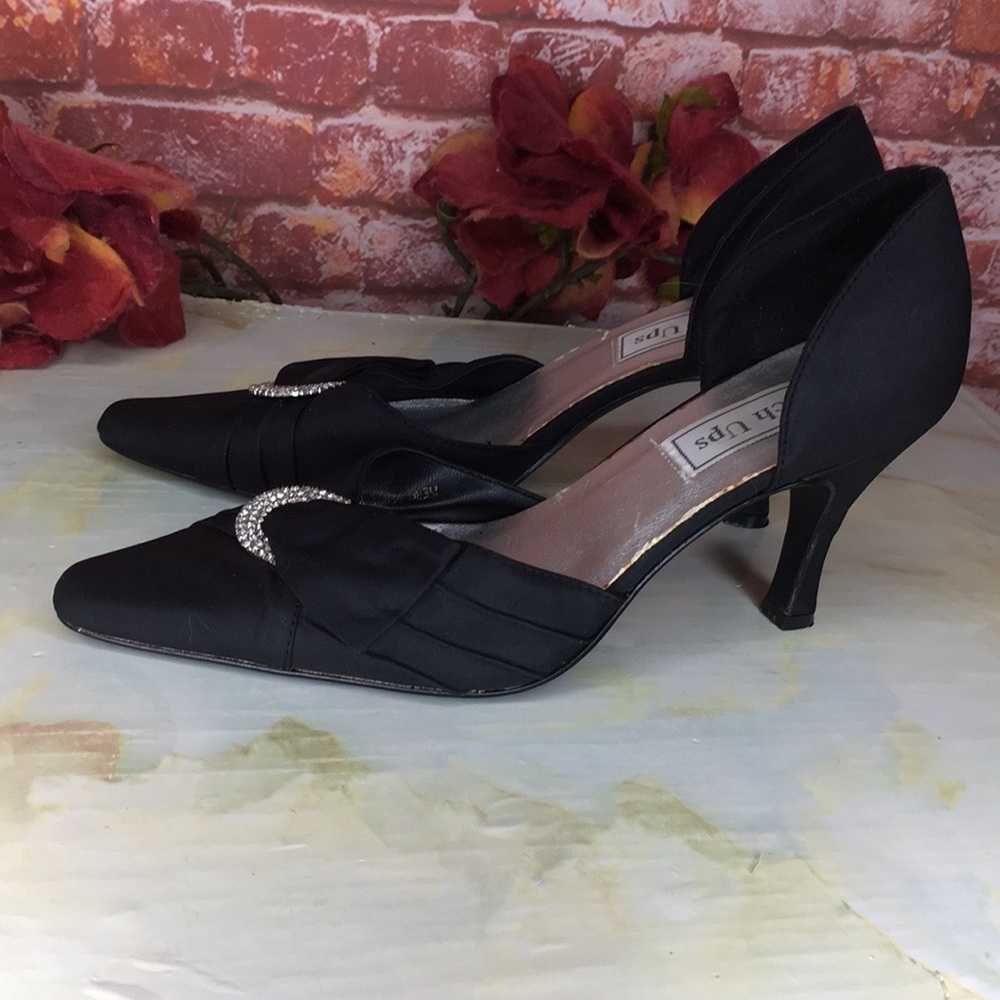 Vintage Step Up Elegant Black Satin Pumps with Rhinestone Detail - Picture 3 of 9
